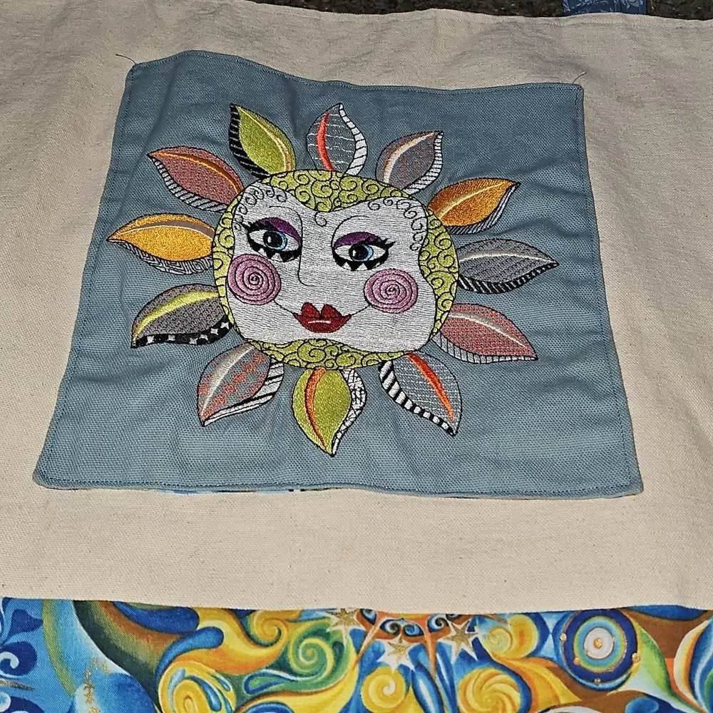 Large Womens Tote, Beautiful!! Grear For Carrying Books And Misc!!